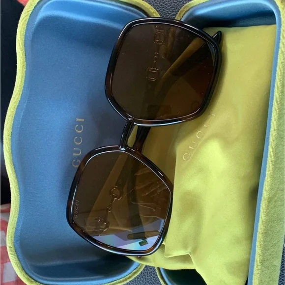 Gucci Dark Brown Oversized Sunglasses - Picture 1 of 4